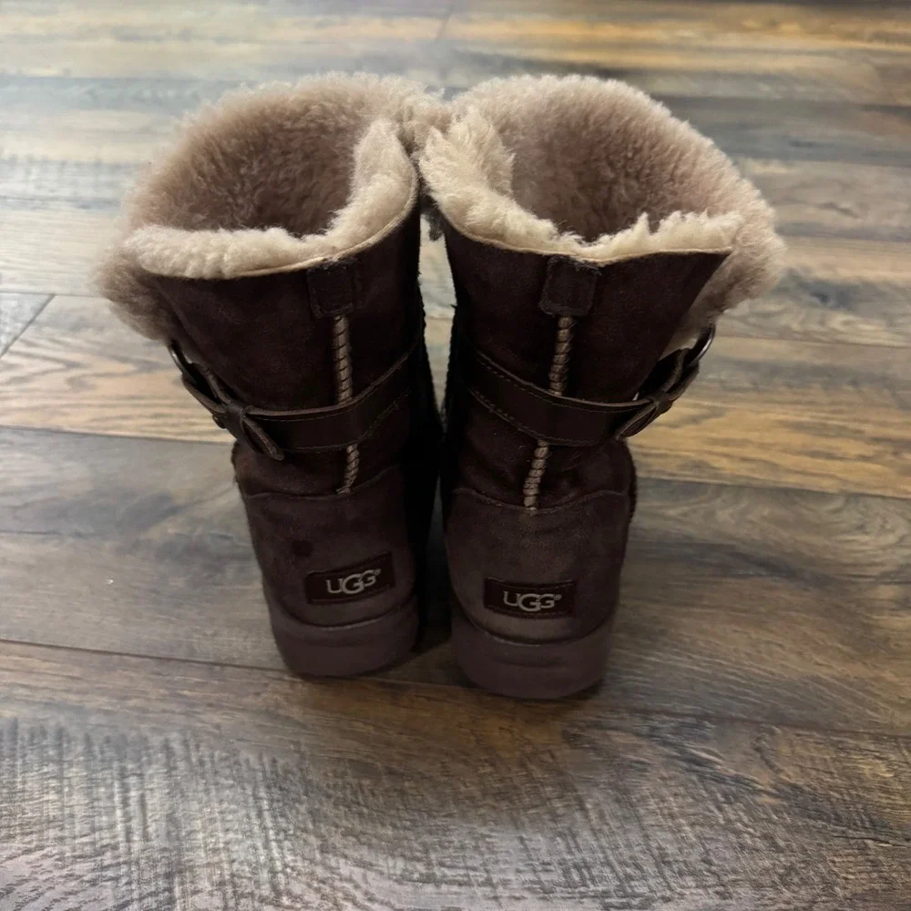 UGG Chocolate Brown Suede Shearling Buckle Boots 1013491 Womens 7 Cabin Comfort